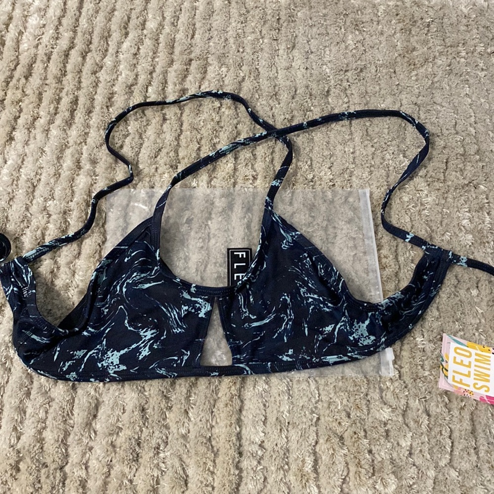 Fleo keyhole swim top
